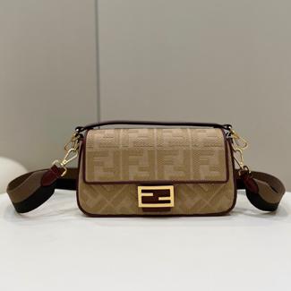 펜디 신상 미듐 바게트 FD8579-16