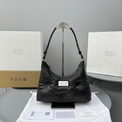 마르지엘라 글램슬램 스몰 호보백  MM3359 블랙