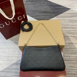 구찌 GG 엠블럼 미디엄 숄더백 815277