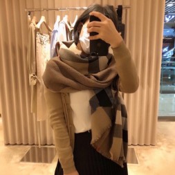 버버리 신상 스카프 BB3665